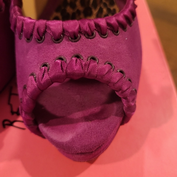 Betsey Johnson Calandria Fuchsia Purple Suede Peeptoe Pumps Heels Size 7.5 - Picture 10 of 11